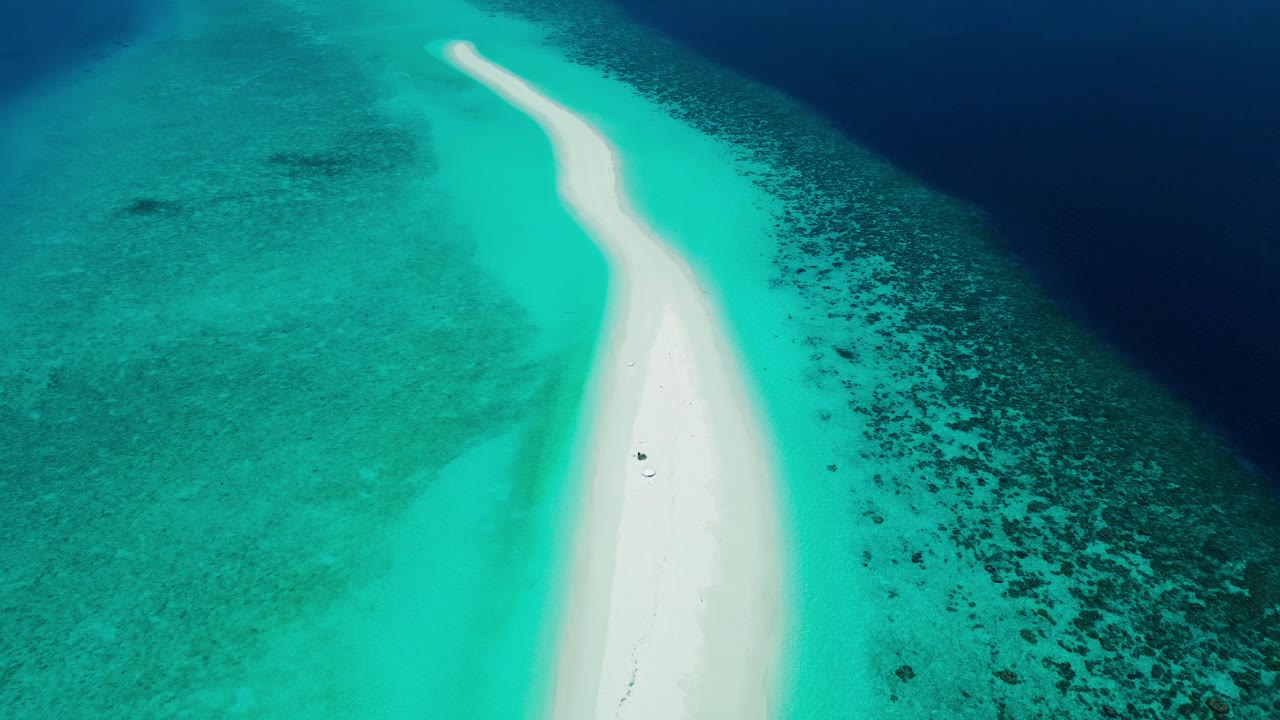 Preview: Aerial sandbank footage from Fasdheythere Maldives.
